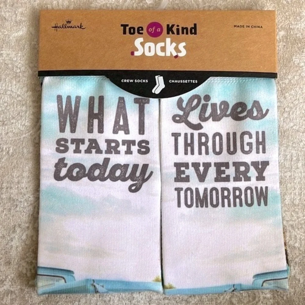 Brand New Hallmark Toe of A Kind Crew Socks Wedding Hot Air Balloon Adventure